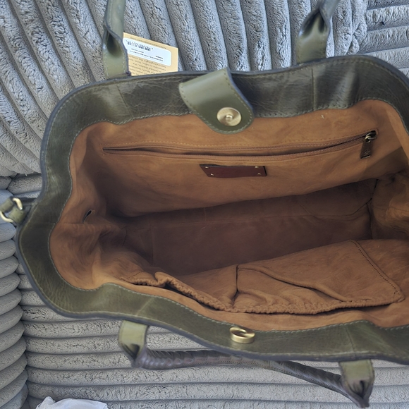 Elegant Olive Green Leather Tote Bag - Picture 7 of 12